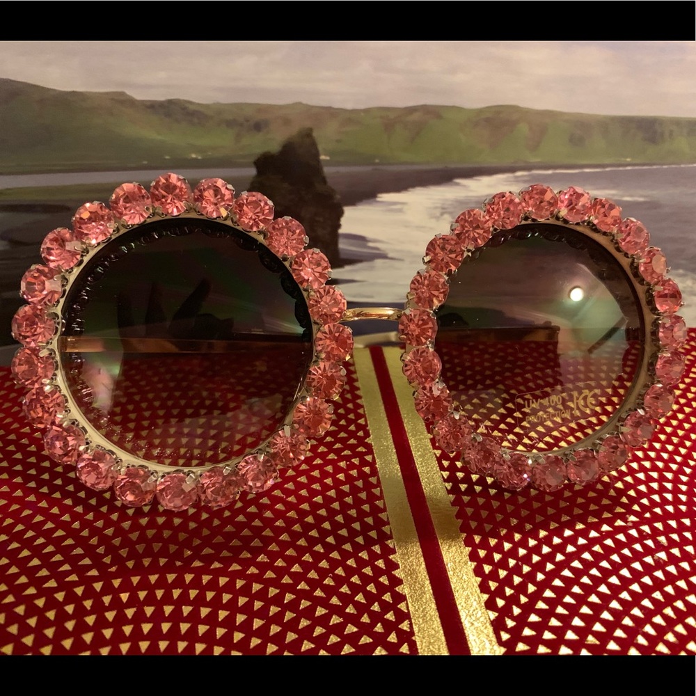 ROUND LENS PINK STUDDED SHADES
